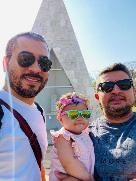 casal e bebê