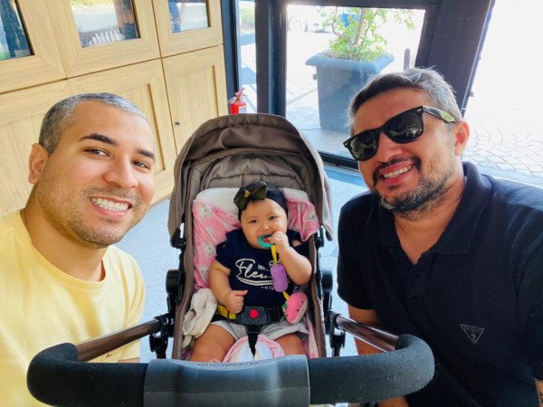 casal e bebê