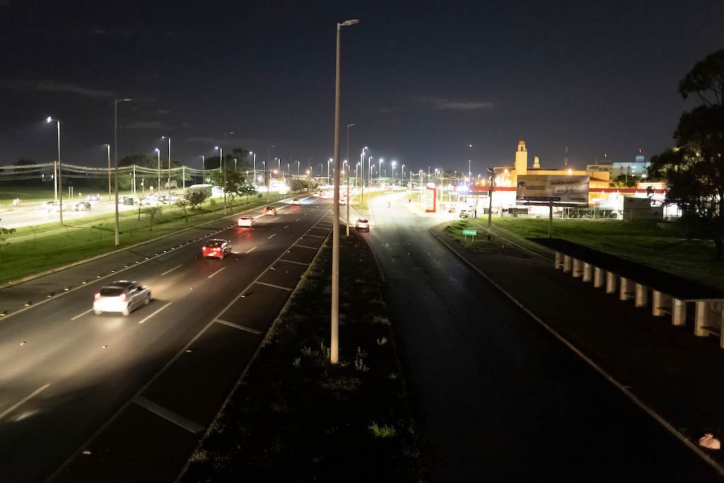 Vias de grande movimentação em Brasília às escuras