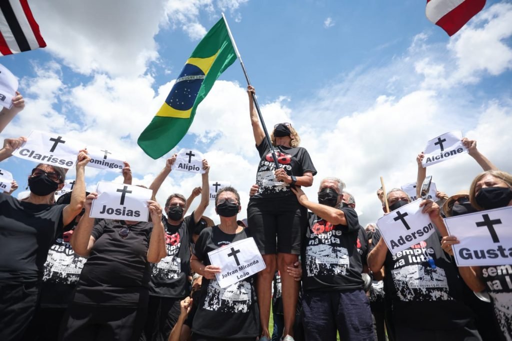 Ato em frente ao congresso nacional manifestantes pediam o impeachment de Presidente Jair Bolsonaro 5