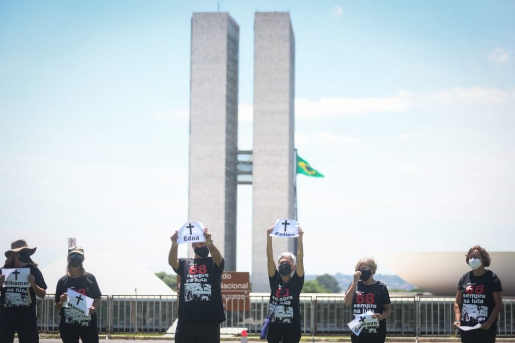 Ato em frente ao congresso nacional manifestantes pediam o impeachment de Presidente Jair Bolsonaro 5