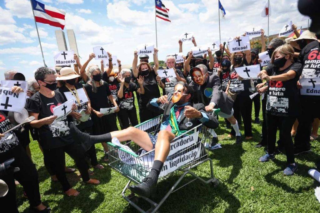 Ato em frente ao congresso nacional manifestantes pediam o impeachment de Presidente Jair Bolsonaro 5