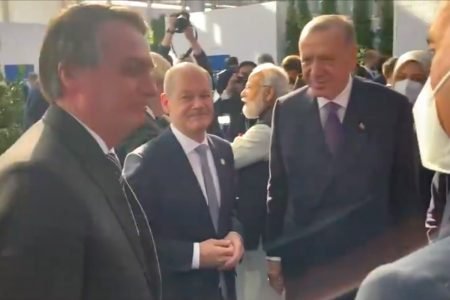 Bolsonaro em conversa com o presidente da Turquia, Recep Tayyip Erdogan, durante a cúpula de líderes do G20 petrobras problema jpg
