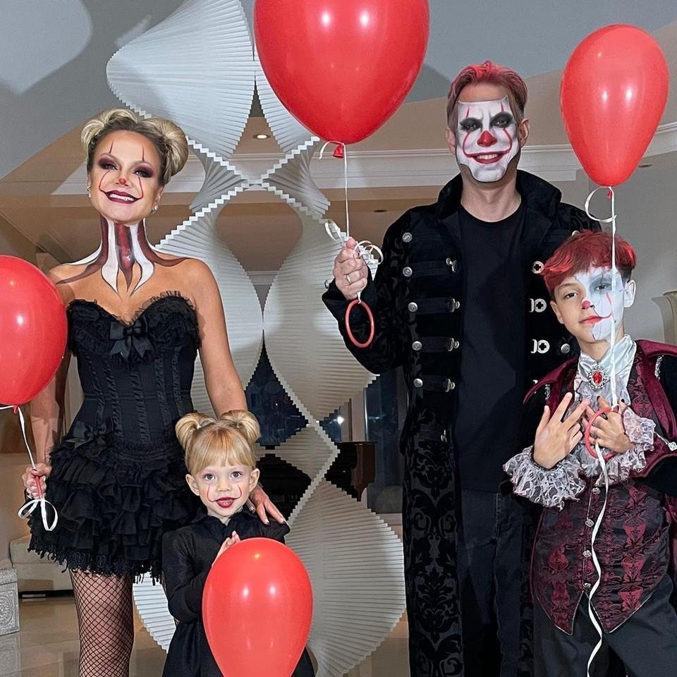Eliana e Família no Halloween