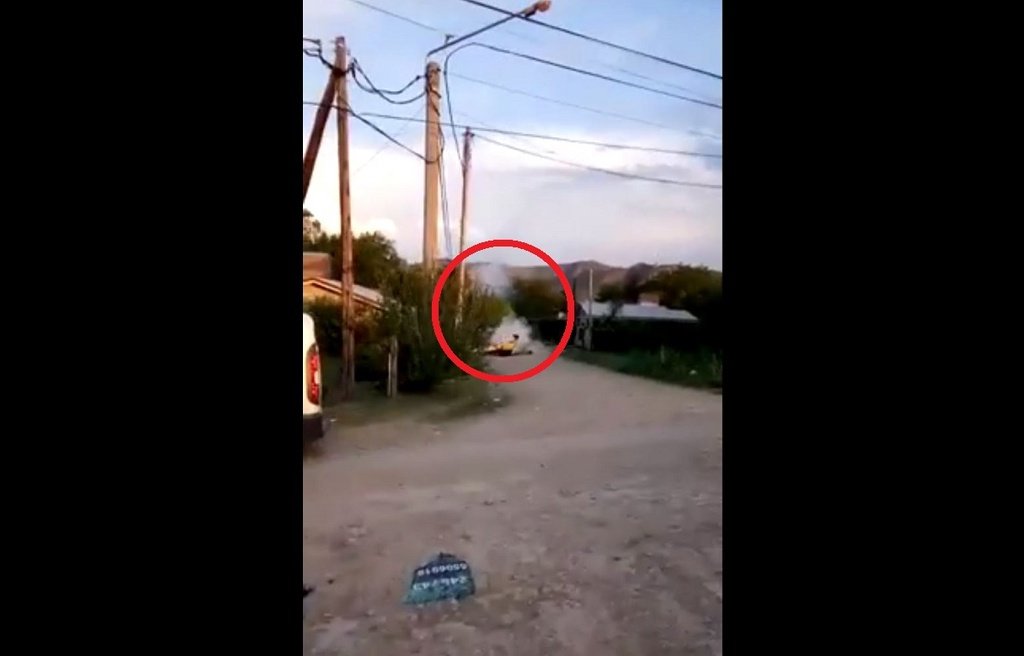 avião cai após fazer acrobacia em festa de casamento
