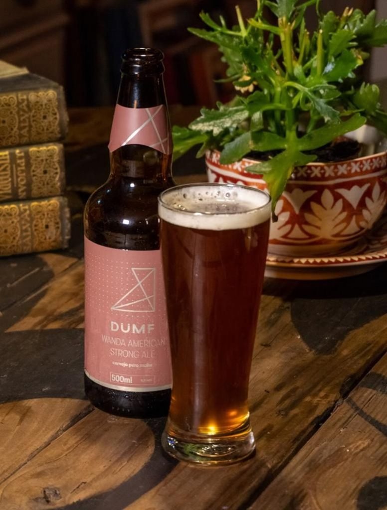garrafa e copo de cerveja