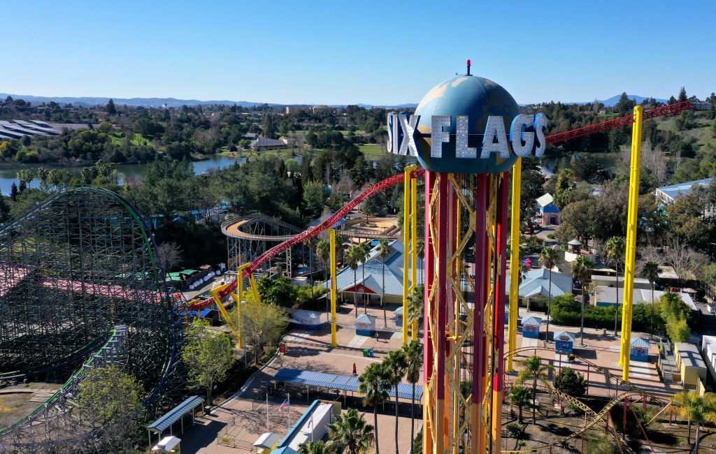 Homem come diariamente em parque de diversões para economizar dinheiro