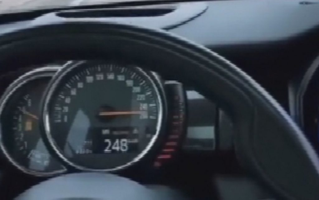 Velocidade registrada em carro no vídeo publicado por gerente de escritório de Gusttavo Lima nas redes sociais - Goiás