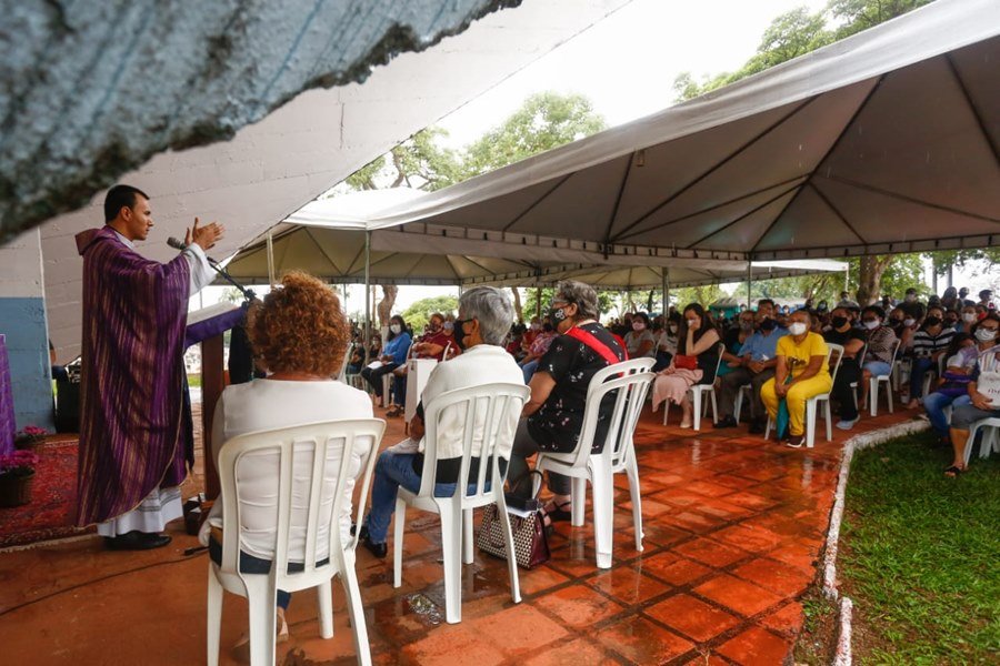 Cemitérios públicos de Goiânia têm missas no Dia dos Finados, Goiás
