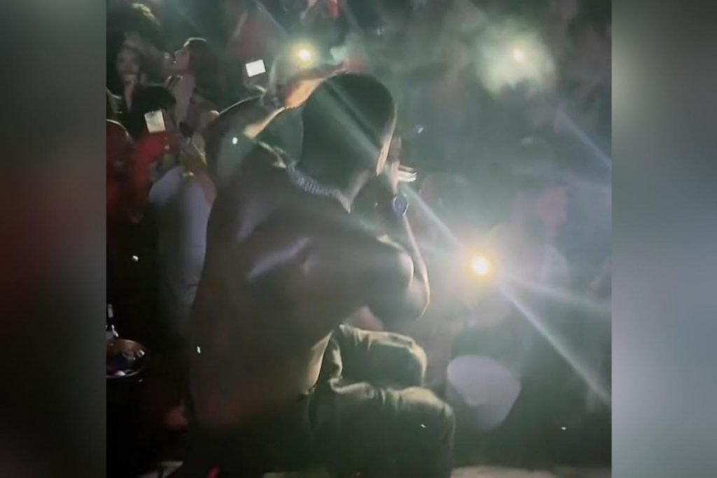 Nego do Borel agradece show na Barra com aglomeração