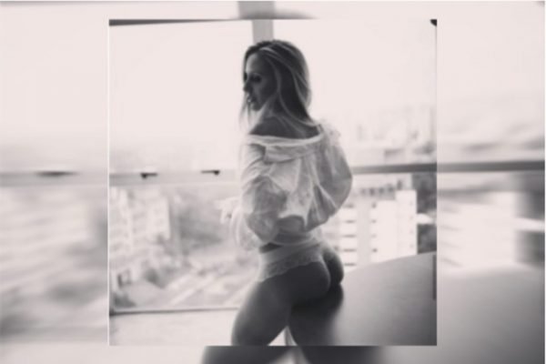 mulher de calcinha