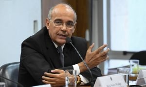 Presidente do Conselho de Medicina foge de audiência sobre cloroquina