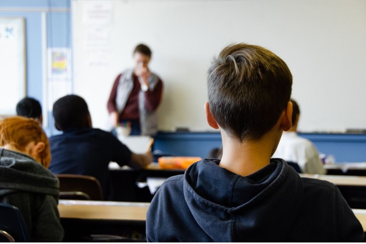 lei prevê acompanhamento integral a alunos