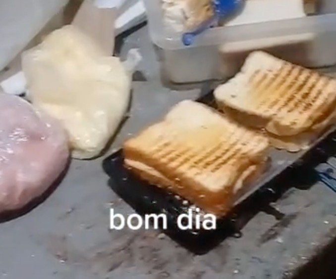 Presidiário blogueiro mostra café da manha com direito a misto quente