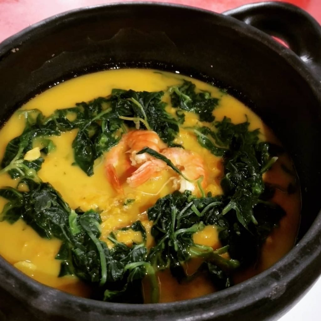 Vatapá Paraense, com camarão jambu e um chorinho de tucupi do Iacina Gastronomia
