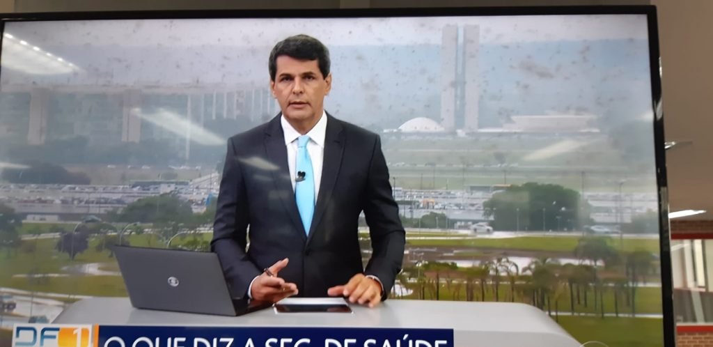 Chuva de gafanhotos no DF TV, com Fábio William