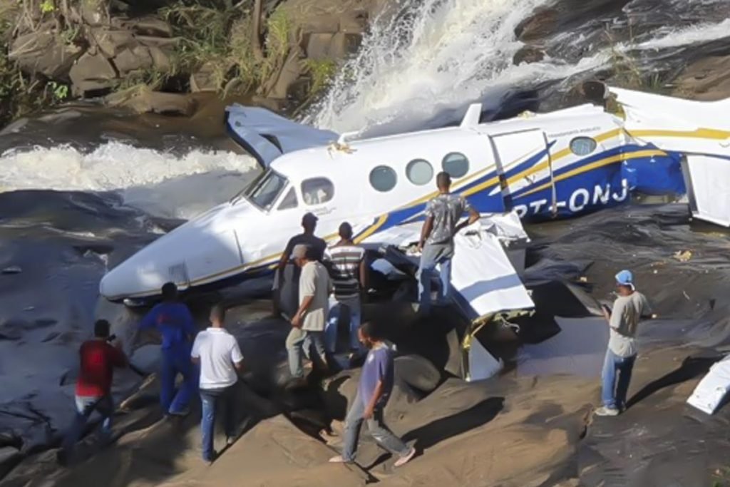queda aviao marilia mendonça minas gerais MG 6