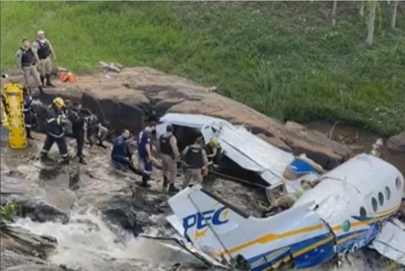 Avião com Marilia Mendonça cai no interior de MG
