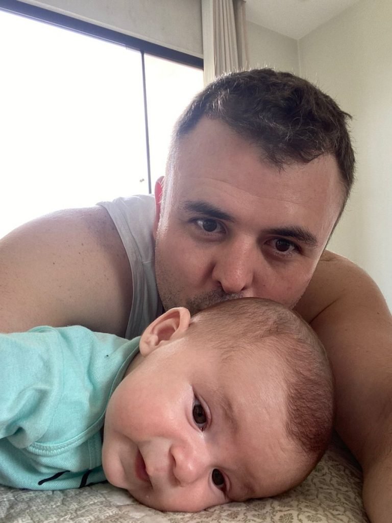 Bebê Henry encanta em foto com o pai, Tiago Costa - Goiânia, Goiás