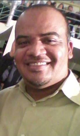 Selfie de homem com camisa social verde