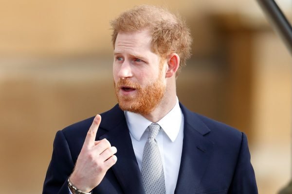 Líder extremista incita ataque a tropas britânicas após falas de Harry