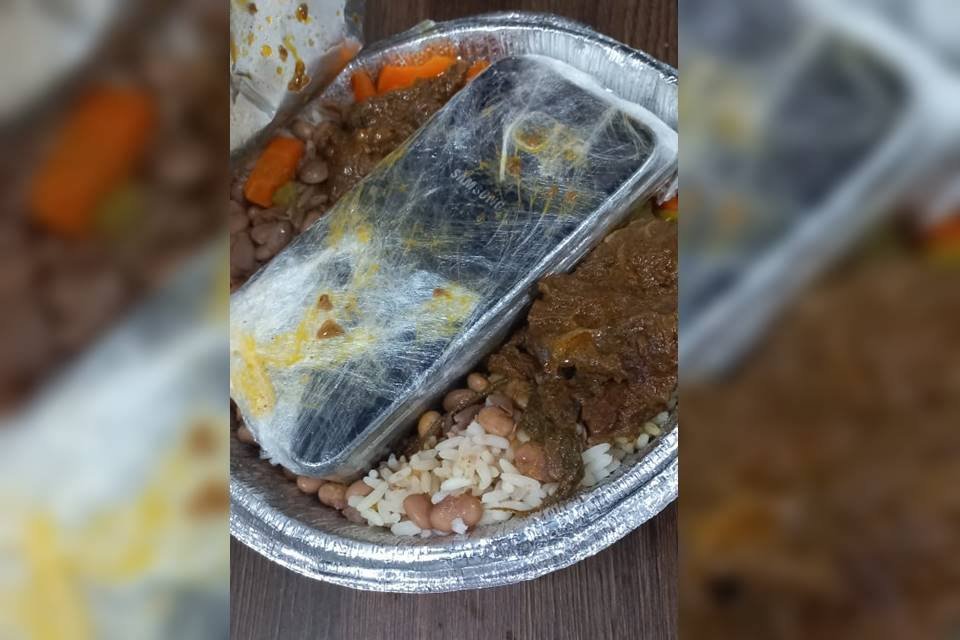 Marmita de presos com celular
