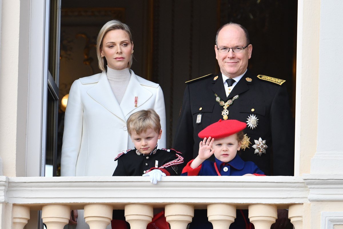Princesa Charlene, príncipe Albert, Jacques e Gabriella
