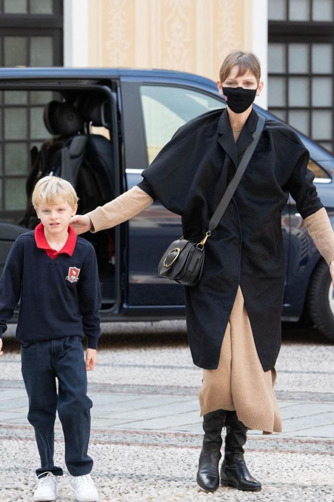 Princesa Charlene, príncipe Albert, Jacques e Gabriella