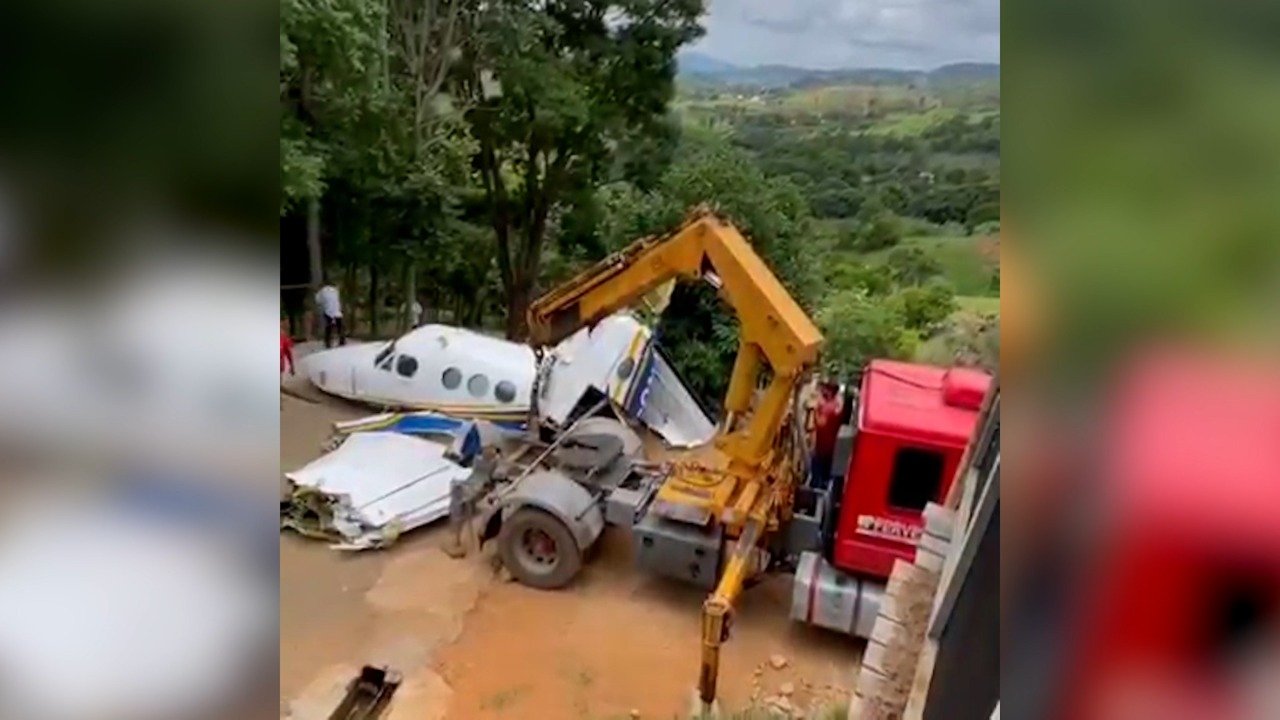 Bombeiros retiram todos os corpos do avião de Marília Mendonça - Gerais -  Estado de Minas