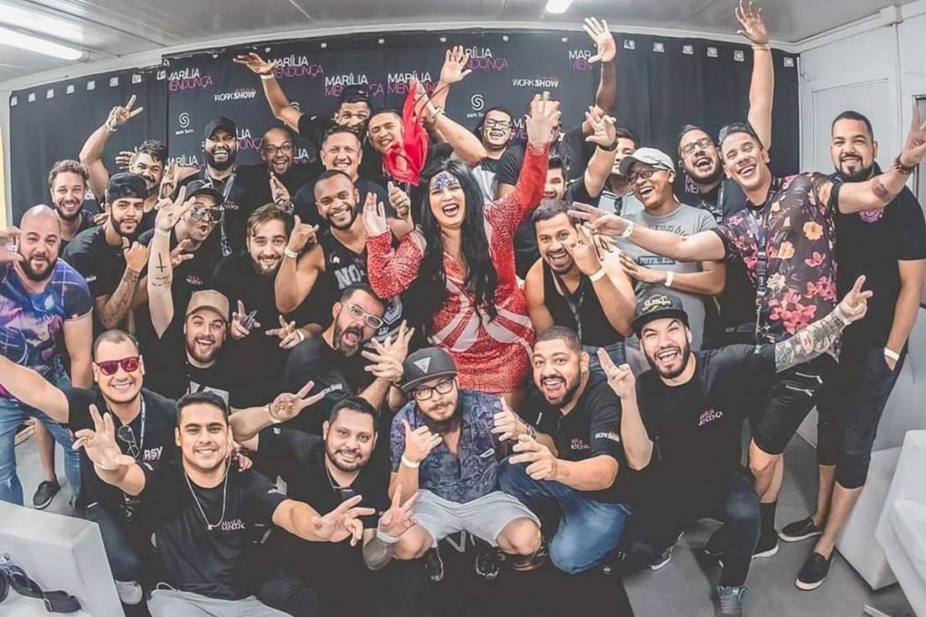marília mendonça e equipe