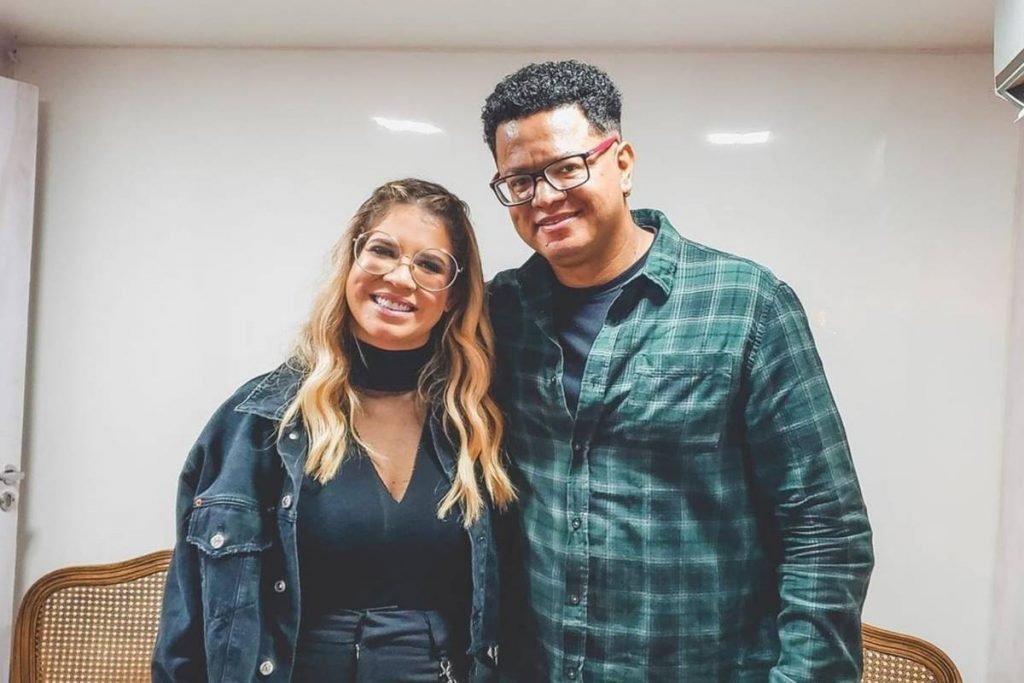 marília mendonça e equipe