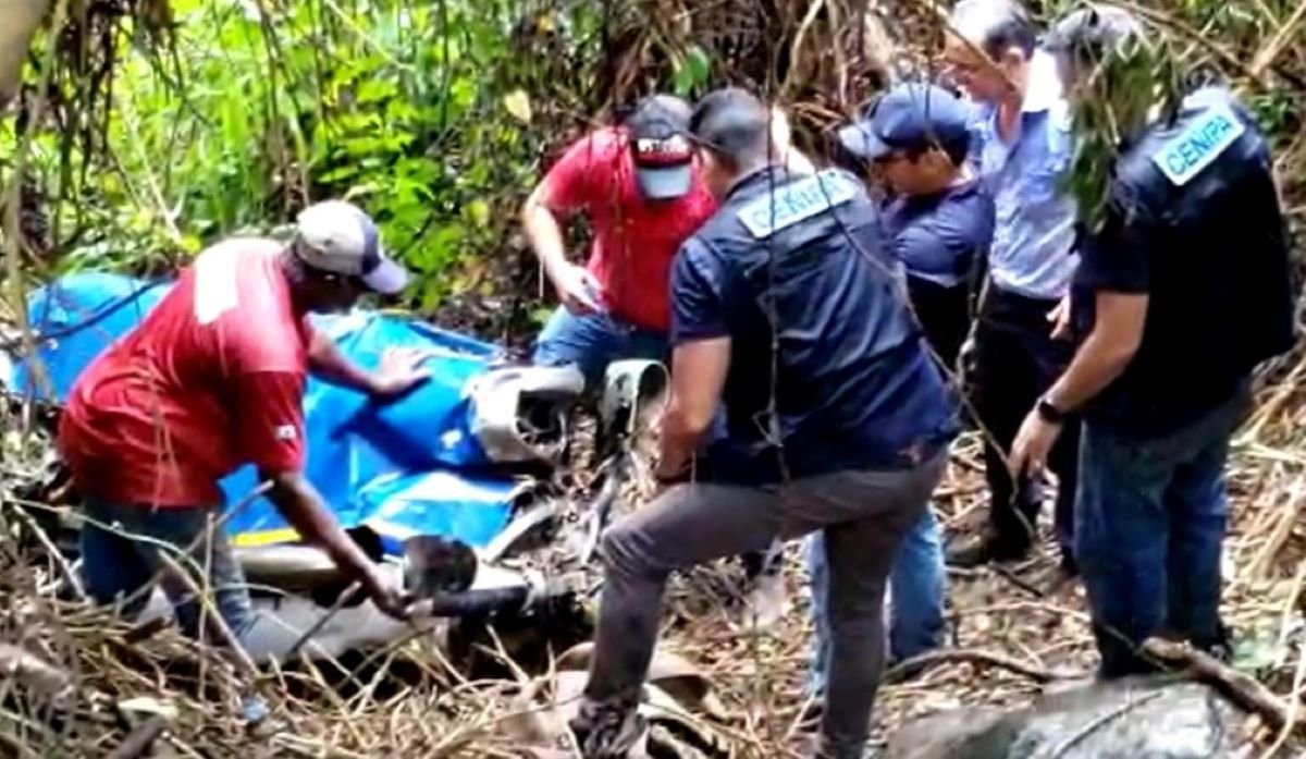 Corpo retirado dos destroços de avião no Canal da Mancha é de