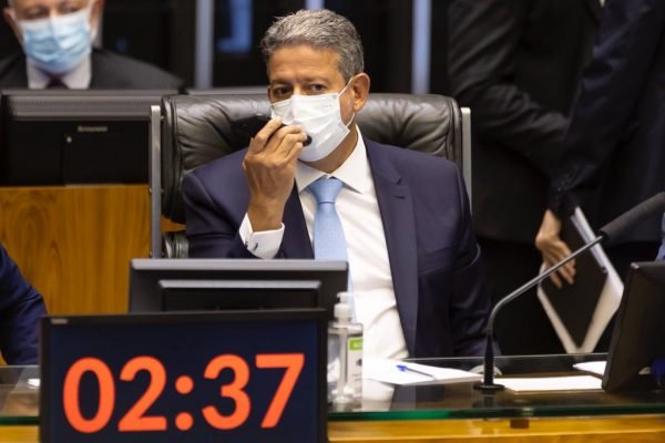 Presidente Arthur Lira durante a votação do último destaque antes do 2• turno da PEC dos Precatórios