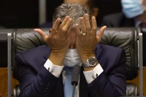 Presidente Arthur Lira durante a votação do último destaque antes do 2• turno da PEC dos Precatórios