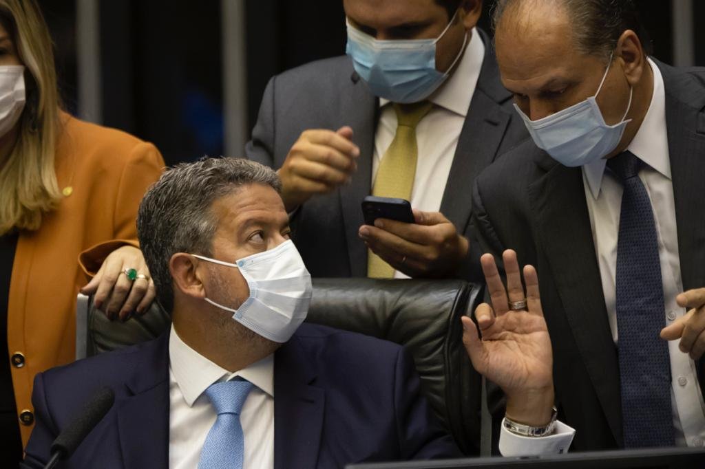 Presidente Arthur Lira durante a votação do último destaque antes do 2• turno da PEC dos Precatórios