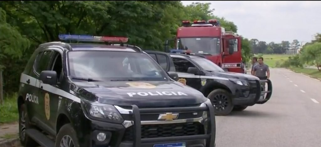 Os corpos foram retirados do local pelo Corpo de Bombeiros