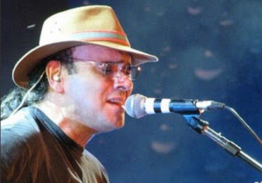 thumb-poster-3x2-650 Almir Sater, cantor e compositor, durante show