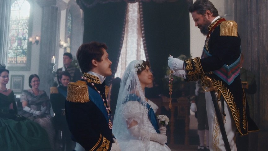Isabel (Giulia Gayoso) e Gastão (Daniel Torres) se casam em Nos Tempos do Imperador