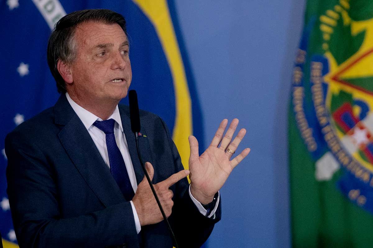 Pela Universal, governo Bolsonaro ameaça ir a tribunal