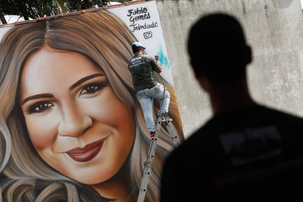 artista goiano homenageia marília mendonça em trindade, goiás