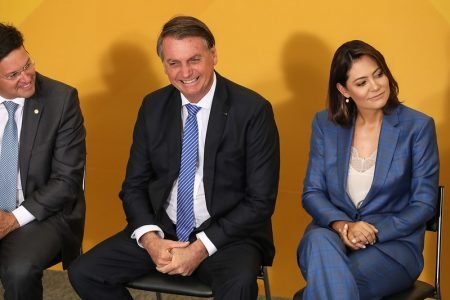 Bolsonaro constrange plateia com “bom dia” a Michelle; vídeo | Metrópoles Bolsonaro constrange plateia com “bom dia” a Michelle; vídeo | Metrópoles