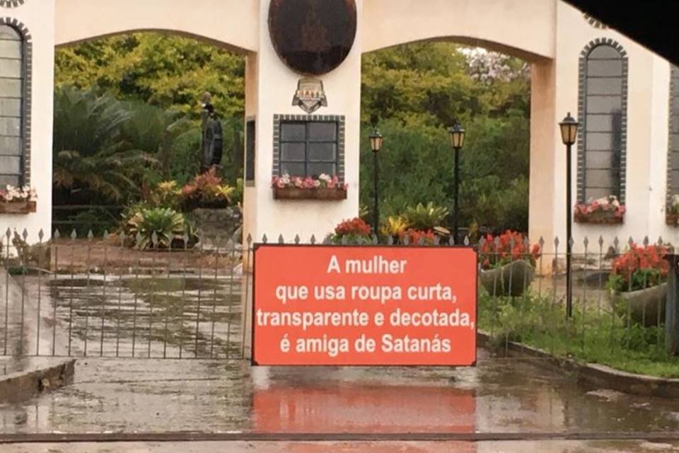 placa moralista em povoado de miranápolis, anápolis, goiás