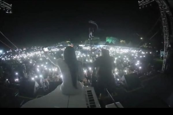 Maiara e Maraisa emocionam fãs em primeiro show após morte de Marília