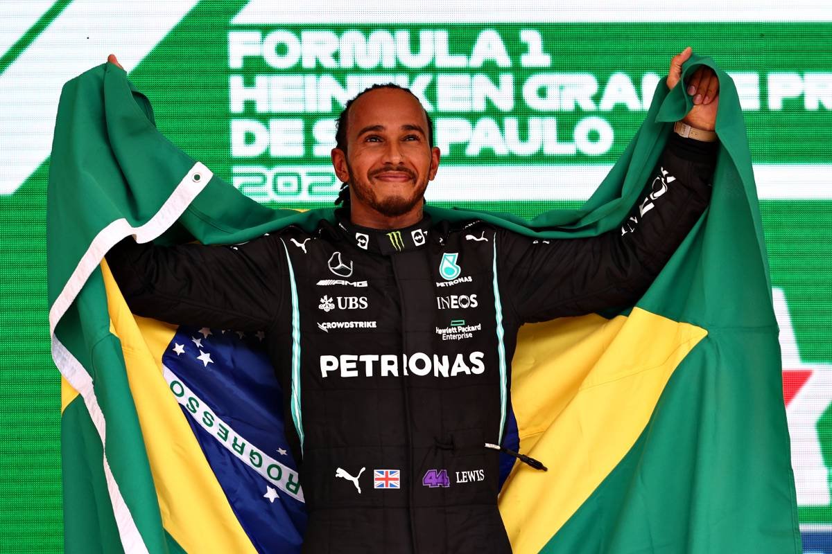 Hamilton se disfarça e vai às ruas de Londres participar de ato