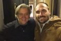 EUA: aliado de Trump, Steve Bannon se entrega à Justiça em Nova York