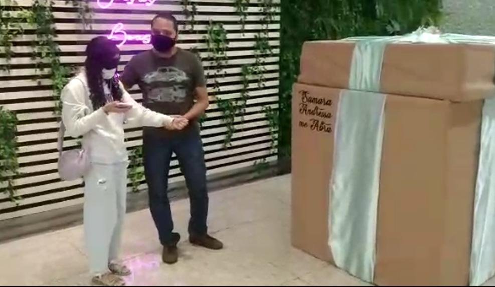 Jovem ganha serenata no DF