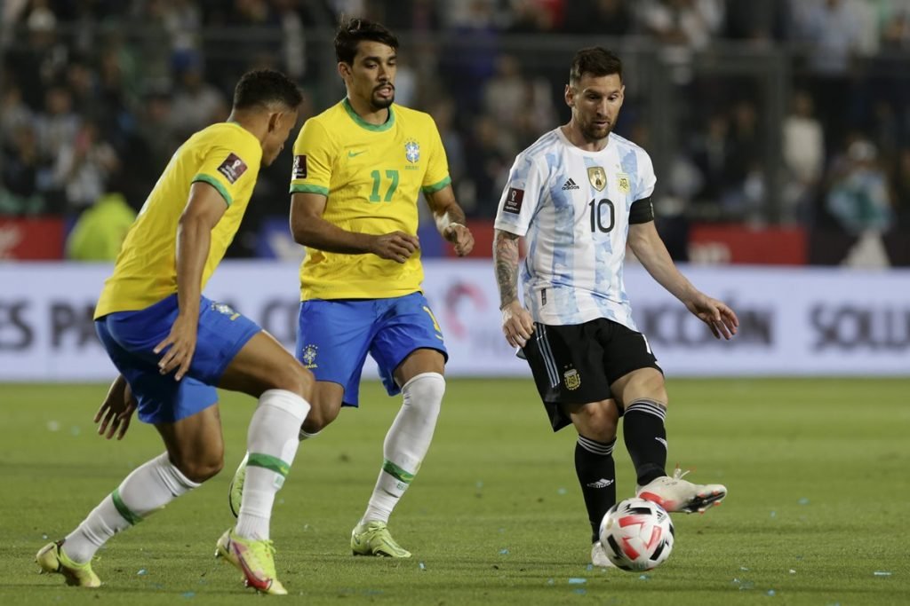 Brasil e Argentina se enfrentam no Maracanã com muito mais que os