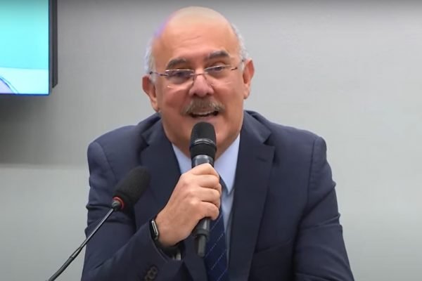 Ribeiro esteve na Comissão de Educação da Câmara dos Deputados