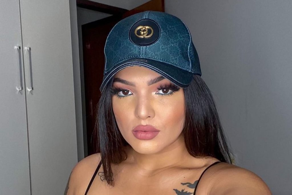 Foto colorida da influenciadora Juliana Priscila - Metrópoles