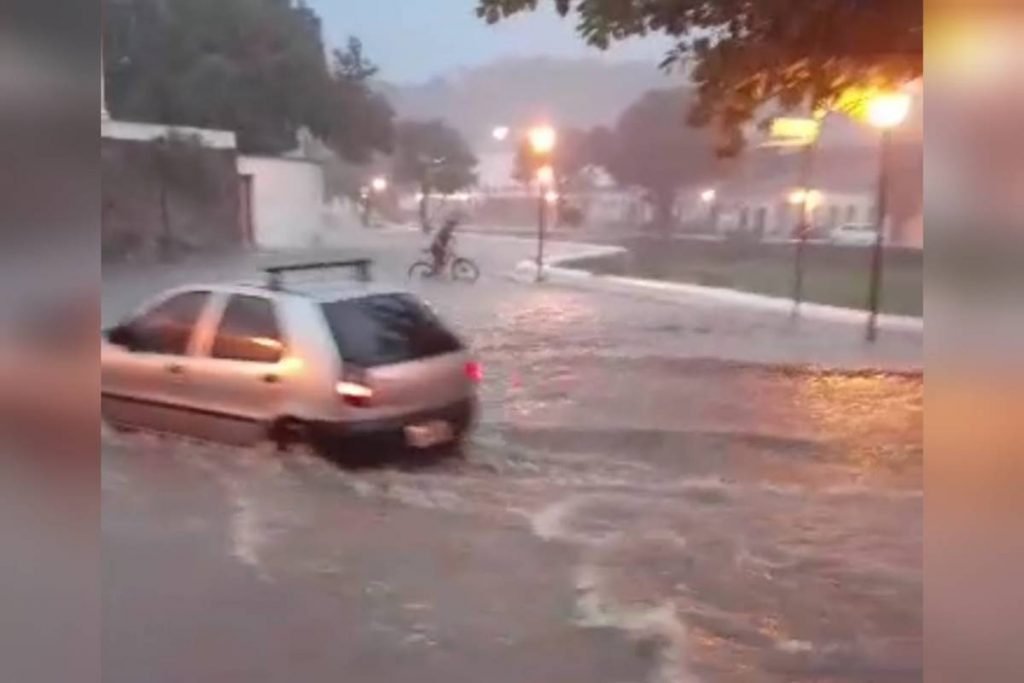 enchente na cidade de goiás